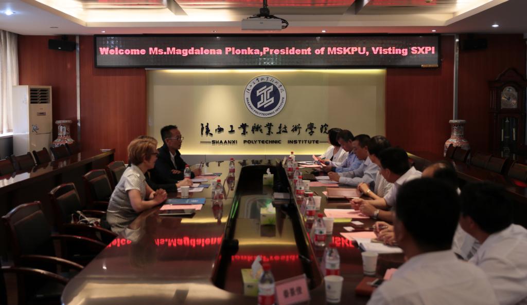 波兰MSKPU国际服装与时尚设计学院董事长玛格达莱纳•普隆卡一行访问公司