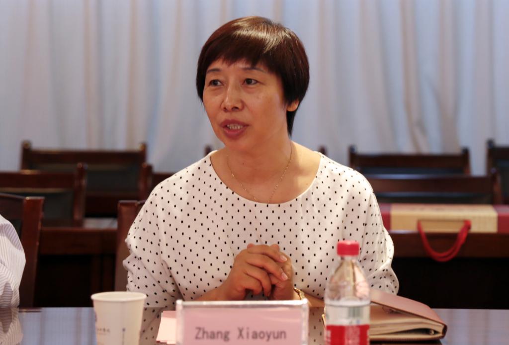 经理张晓云介绍学院情况